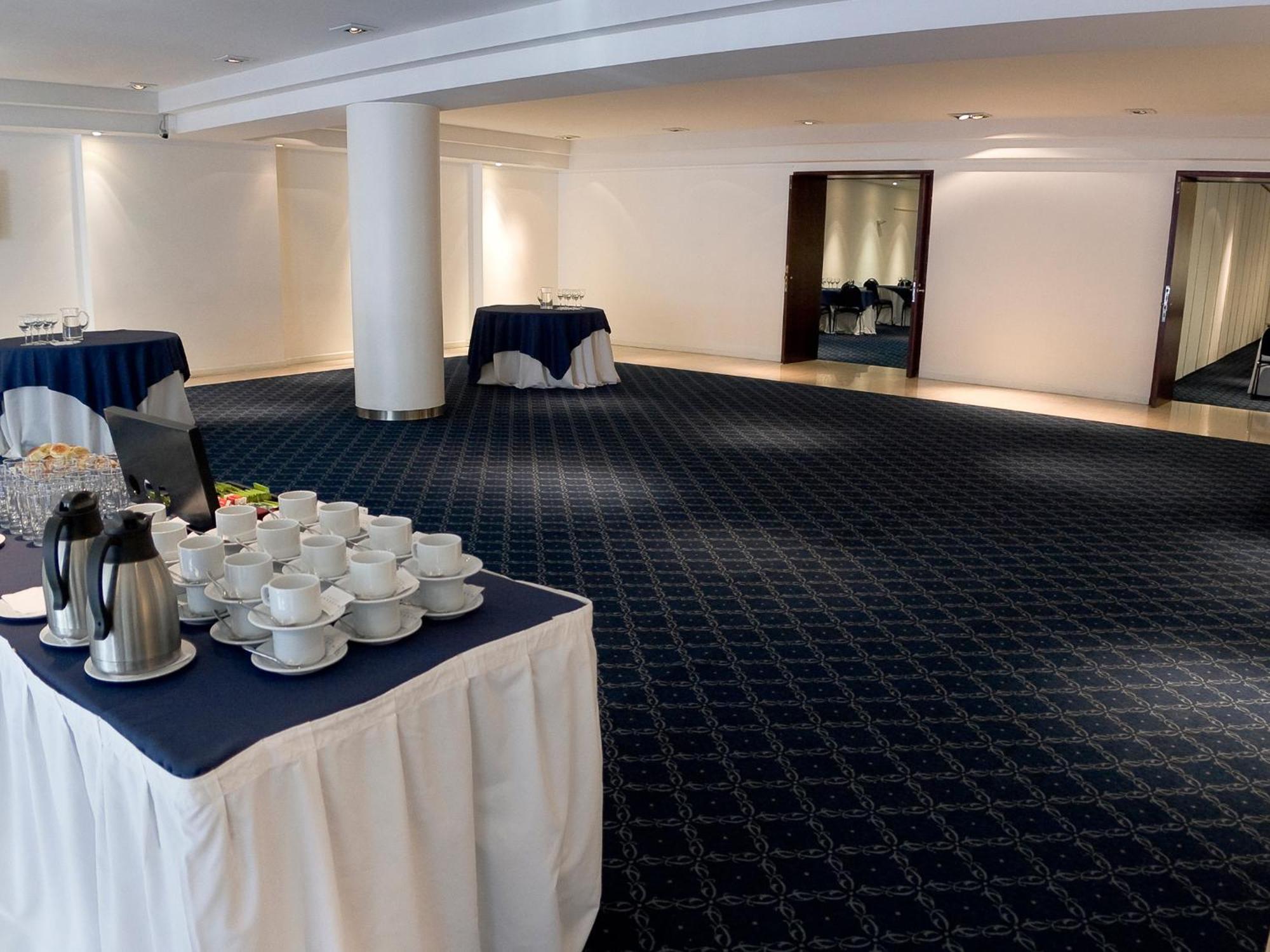 Dazzler by Wyndham Buenos Aires San Martin Otel Dış mekan fotoğraf